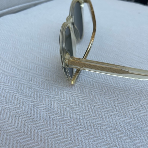 AUTHENTIC Burberry - Picture 4 of 4